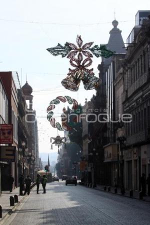 CALLES VACÍAS . NAVIDAD