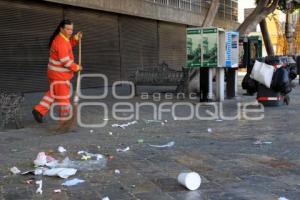 BASURA EN LAS CALLES. NAVIDAD