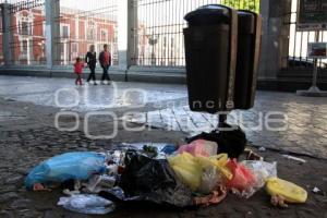 BASURA EN LAS CALLES. NAVIDAD