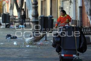 BASURA EN LAS CALLES. NAVIDAD