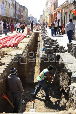 COLOCACIÓN DE ADOQUINES EN LA 16 ORIENTE