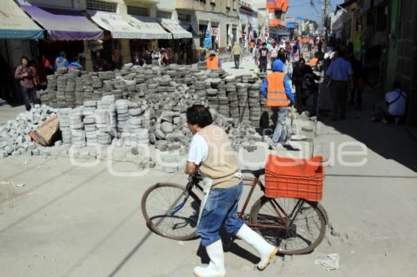 COLOCACIÓN DE ADOQUINES EN LA 16 ORIENTE