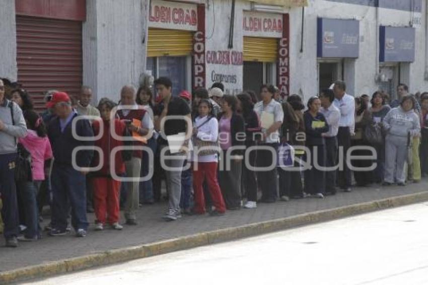 FILA PARA PAGO DEL SERVICIO DE AGUA