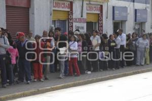 FILA PARA PAGO DEL SERVICIO DE AGUA