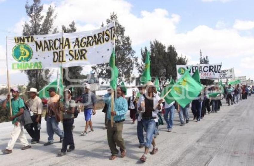 MANIFESTACIÓN INTEGRANTES UNTA,AUTOPISTA