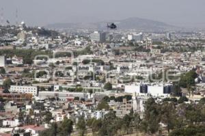 HELICÓPTERO DEL GOBIERNO DEL ESTADO SOBREVOLANDO LA CIUDAD