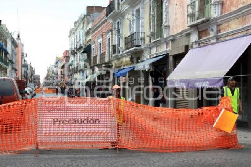 OBRAS DE ADOQUINAMIENTO OCASIONAN TRÁFICO EN CENTRO HISTÓRICO