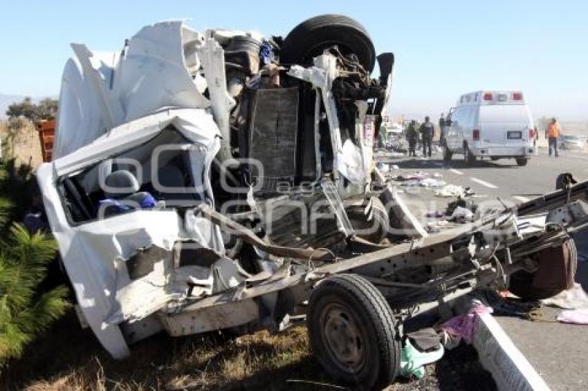 CHOQUE DEJA TRES MUERTOS EN LA AMOZOC PEROTE