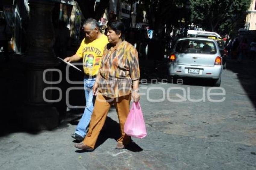 SE VUELVE PEATONAL TRAMO DE LA CALLE 5 DE MAYO