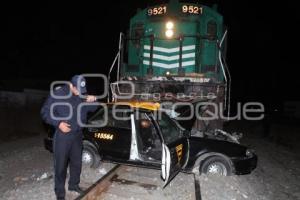 ACCIDENTE TREN EMBISTE TAXI