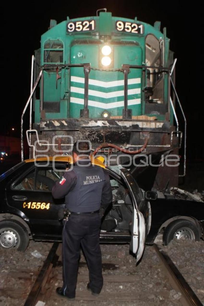 ACCIDENTE TREN EMBISTE TAXI