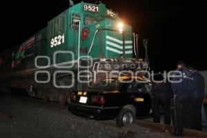 ACCIDENTE TREN EMBISTE TAXI