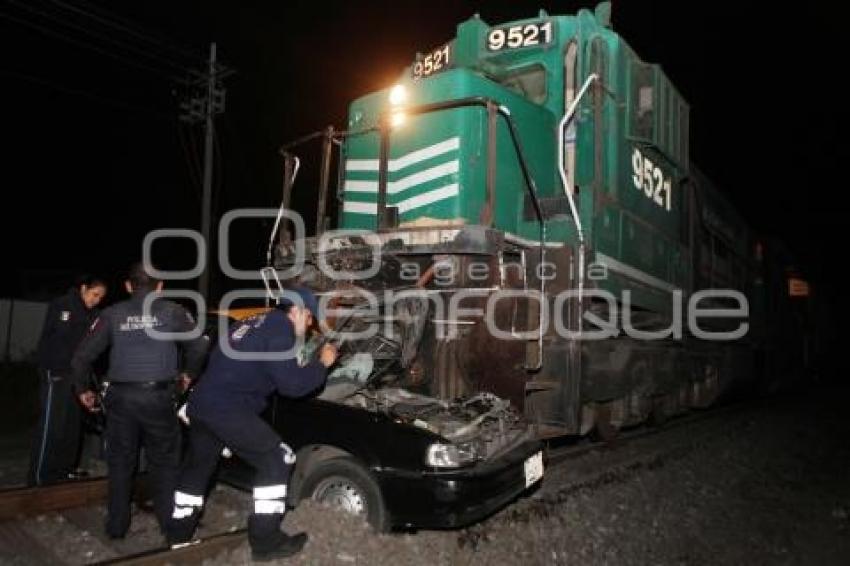 ACCIDENTE TREN EMBISTE TAXI