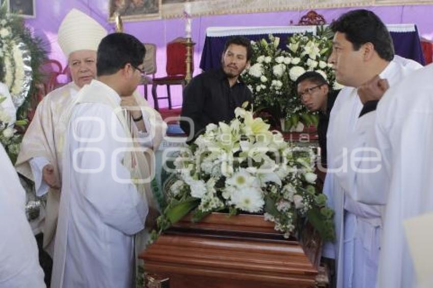 FUNERAL SACERDOTE