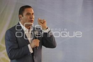 GOBERNADOR ENTREGA CERTIFICADOS A DOCENTES