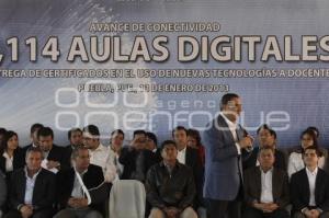 GOBERNADOR ENTREGA CERTIFICADOS A DOCENTES