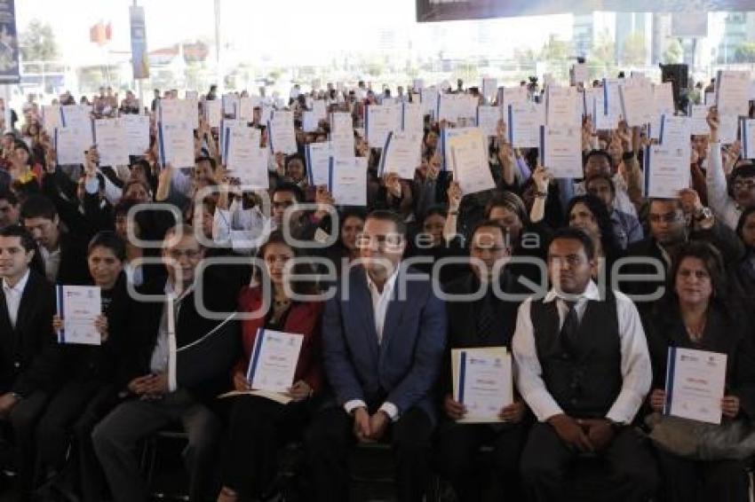 GOBERNADOR ENTREGA CERTIFICADOS A DOCENTES