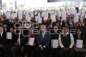 GOBERNADOR ENTREGA CERTIFICADOS A DOCENTES