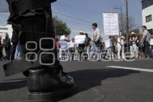 GRANADEROS IMPIDEN MANIFESTACIÓN HACIA EL SEGUNDO INFORME DE GOBIERNO