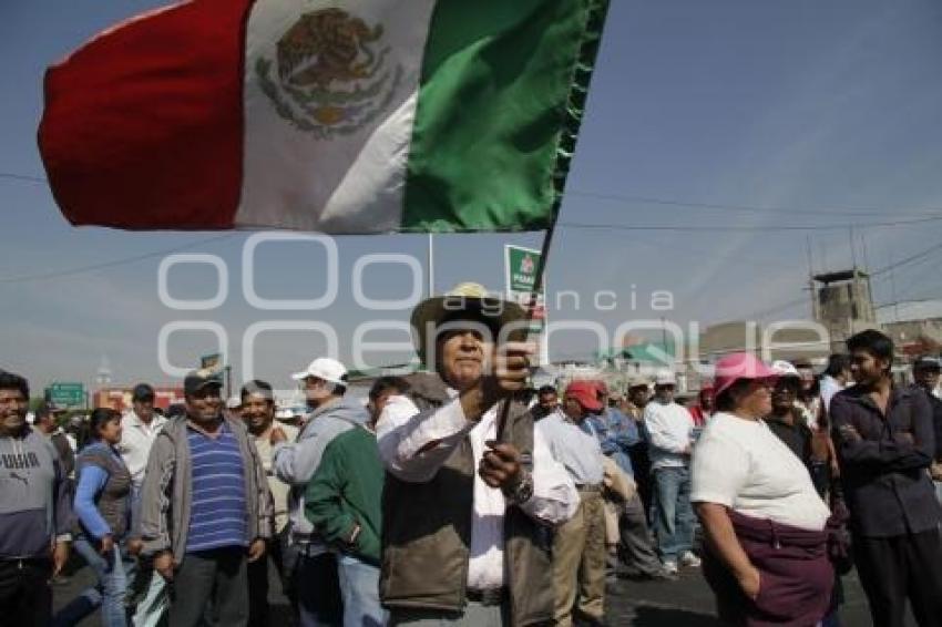 MANIFESTACIÓN CAMPESINOS . SEGUNDO INFORME DE GOBIERNO