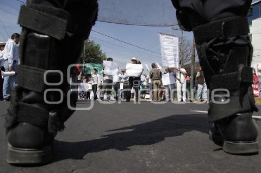 GRANADEROS IMPIDEN MANIFESTACIÓN HACIA EL SEGUNDO INFORME DE GOBIERNO