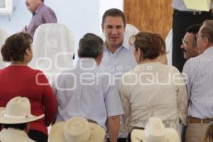 INAUGURA GOBERNADOR REMODELACIÓN DE IZÚCAR