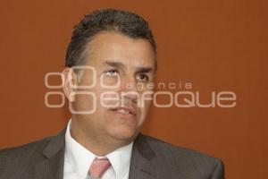 FRANCO RODRIGUEZ RENUNCIA AL CEE