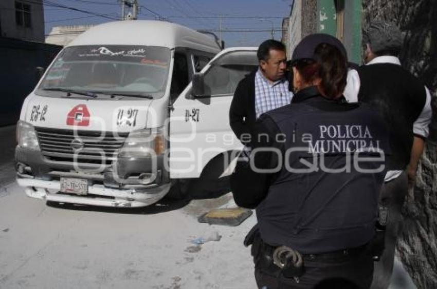 INCENDIA CAMIONETA TRANSPORTE PÚBLICO