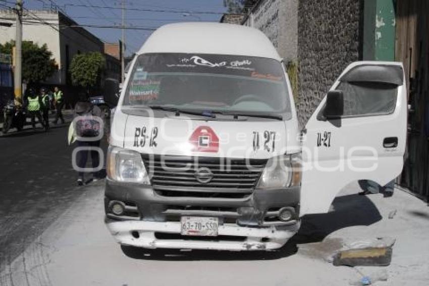 INCENDIA CAMIONETA TRANSPORTE PÚBLICO