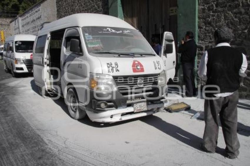 INCENDIA CAMIONETA TRANSPORTE PÚBLICO