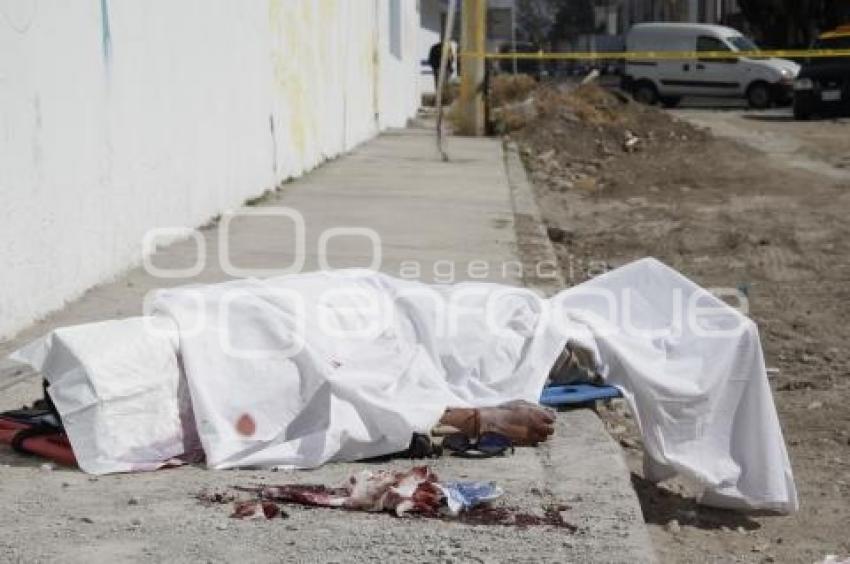 MUERE ALBAÑIL AL RESBALAR DEL TECHO