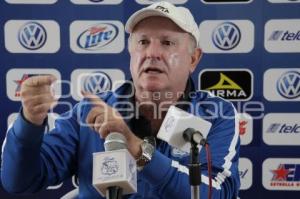 MANUEL LAPUENTE . PUEBLA FC