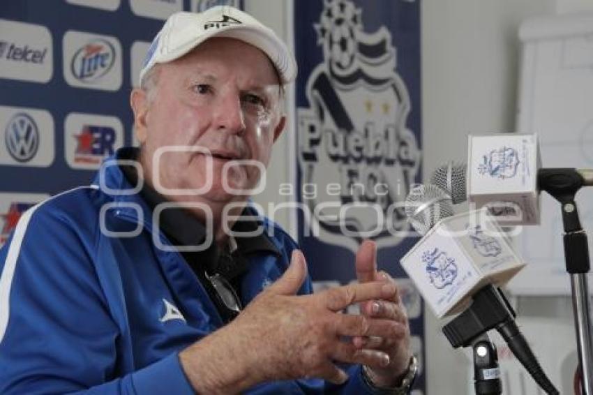MANUEL LAPUENTE . PUEBLA FC