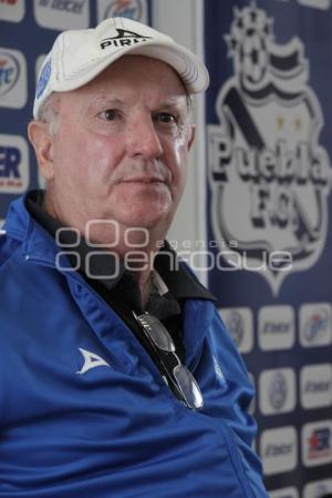 MANUEL LAPUENTE . PUEBLA FC