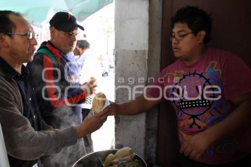 VENTA DE TAMALES. DÍA DE LA CANDELARIA