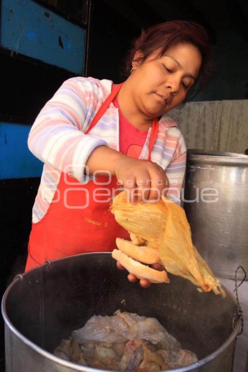 VENTA DE TAMALES. DÍA DE LA CANDELARIA