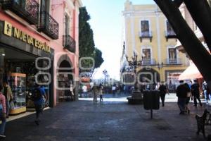 CALLES VACÍAS. PUENTE VACACIONAL