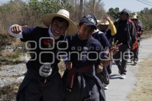 PEREGRINOS EN SU CAMINO HACIA LA BASÍLICA