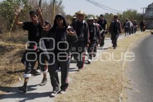 PEREGRINOS EN SU CAMINO HACIA LA BASÍLICA