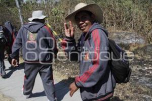 PEREGRINOS EN SU CAMINO HACIA LA BASÍLICA