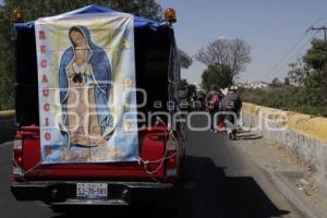 PEREGRINOS EN SU CAMINO HACIA LA BASÍLICA