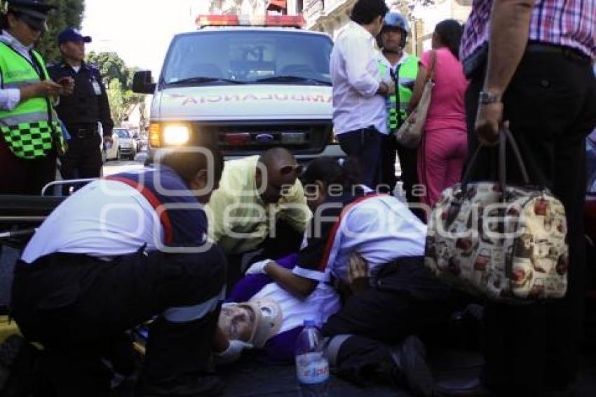 ATROPELLAN A MUJER DE LA TERCERA EDAD EN EL ZÓCALO