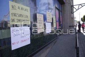 TRABAJADORES DEL AYUNTAMIENTO SE MANIFIESTAN CONTRA EDIL CAPITALINO