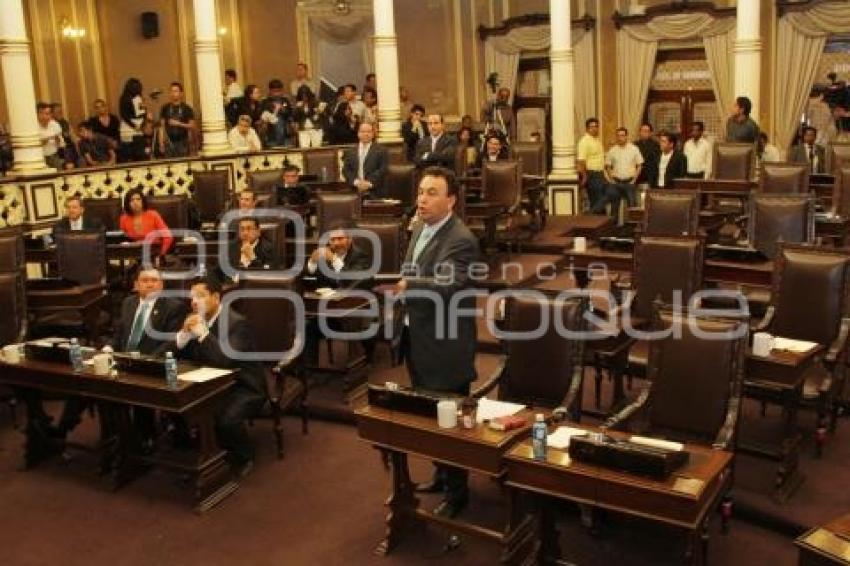 BANCADA PRIÍSTA ABANDONA PLENO EN EL CONGRESO