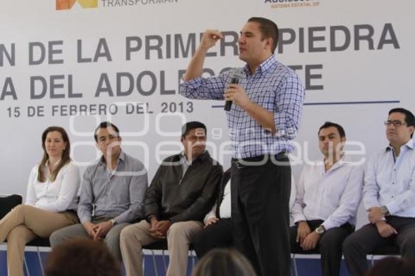 COLOCACIÓN PRIMERA PIEDRA DE LA CASA DEL ADOLESCENTE