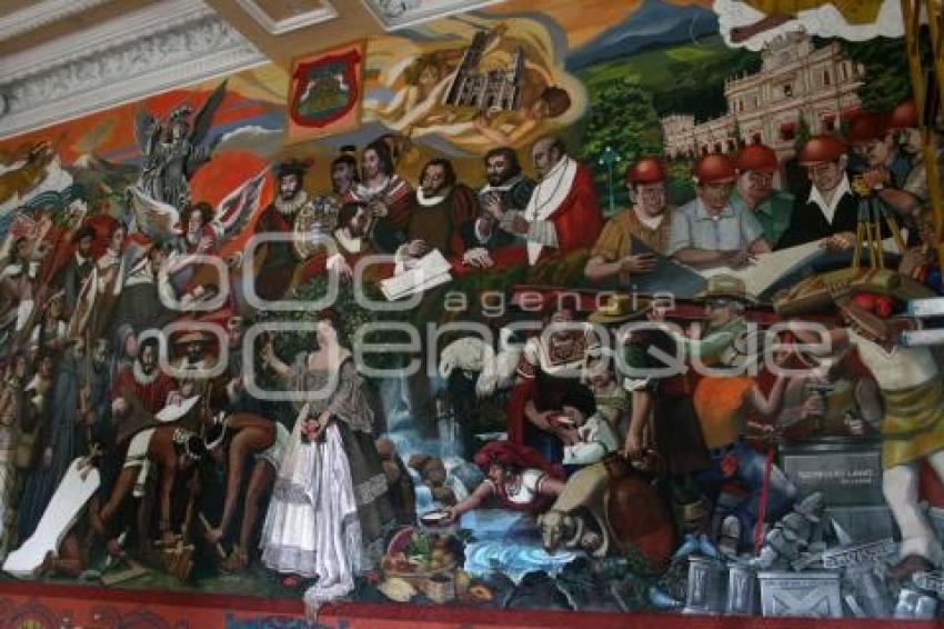 RETIRAN A MARÍN DE MURAL DEL AYUNTAMIENTO