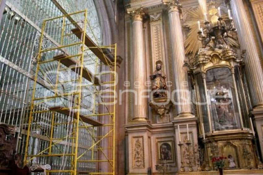 LIMPIEZA EN CATEDRAL