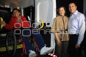ENTREGA TRANSPORTE ADAPTADO DIF