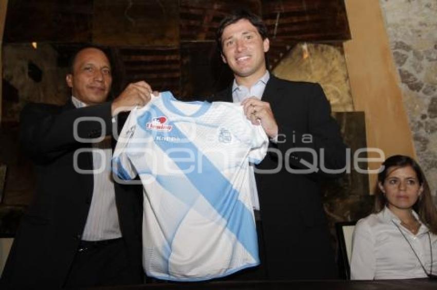 PRESENTAN A GABRIEL PEREYRA EN LAS FRANJITAS