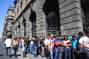 LARGAS FILAS PARA CONSEGUIR BOLETOS SELECCIÓN MEXICANA